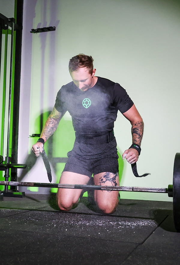 Powerlifter using lifting straps