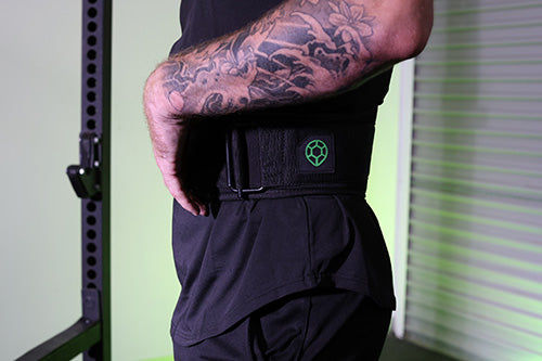 man testing the tightness of a weight lifting belt
